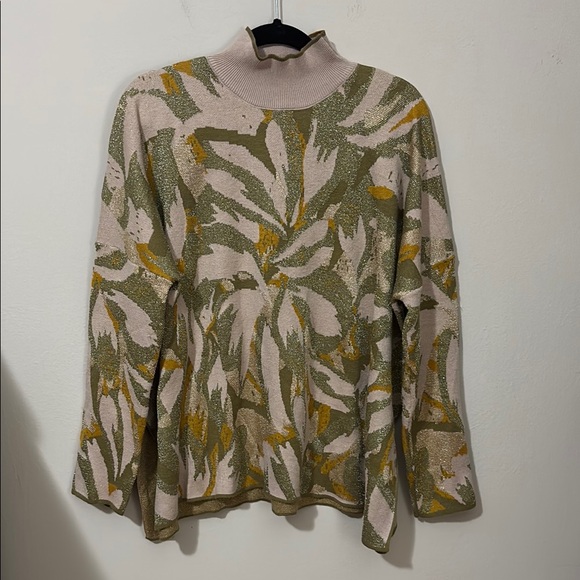 Entro Green and‎ Cream Mock Neck Sweater with Leaf Pattern - Picture 2 of 12